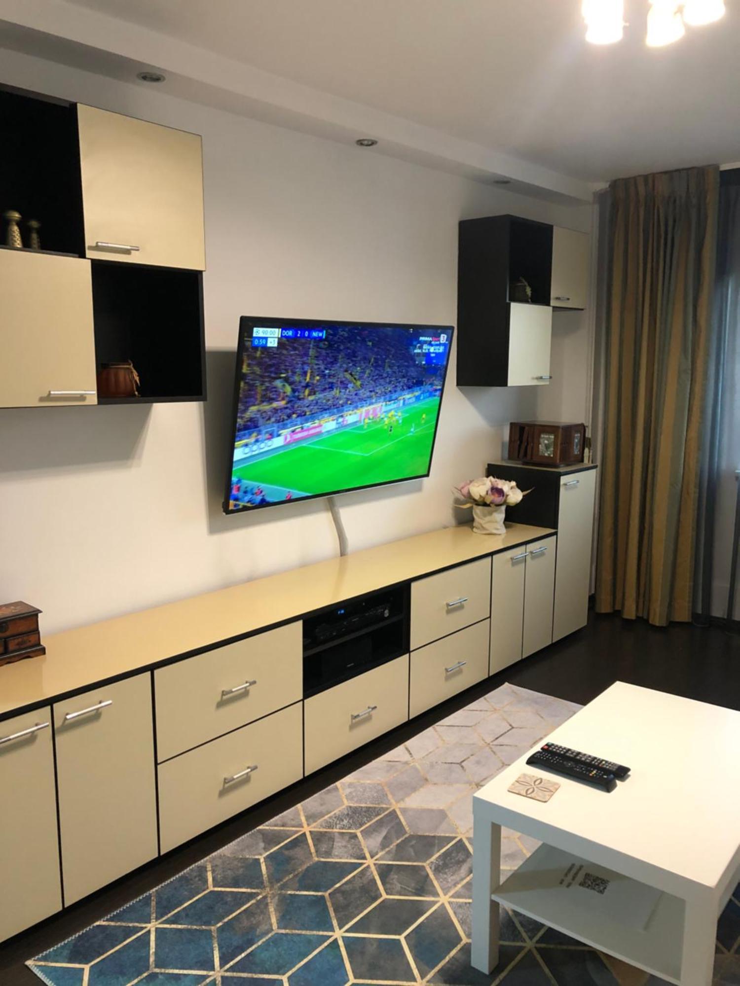 Adrian Home 3 Rooms Apartment Ploieşti Eksteriør billede